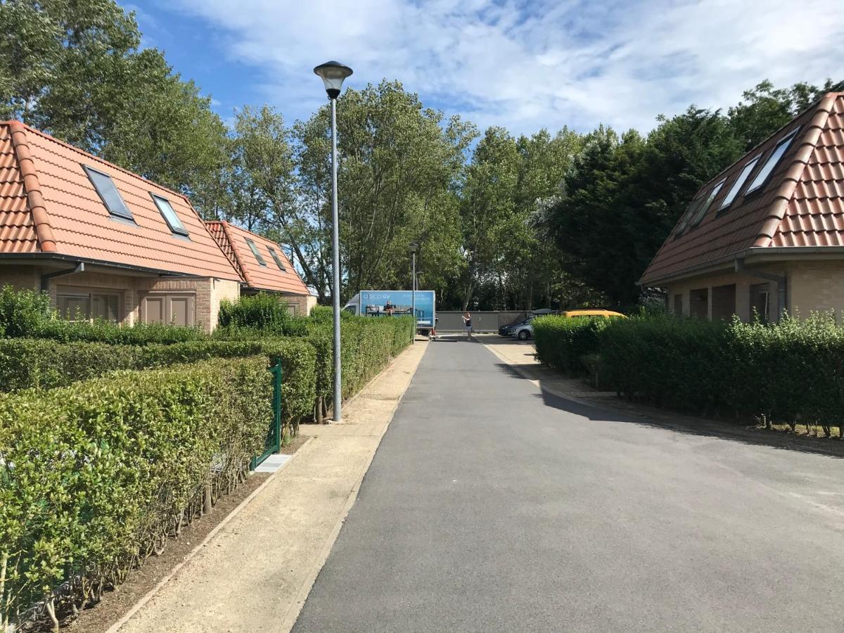 Vakantiehuisje De Panne Vlak Aan Plopsaland En De Zee Bagian luar foto