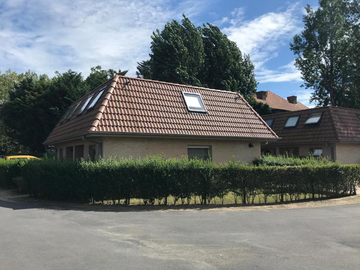 Vakantiehuisje De Panne Vlak Aan Plopsaland En De Zee Bagian luar foto